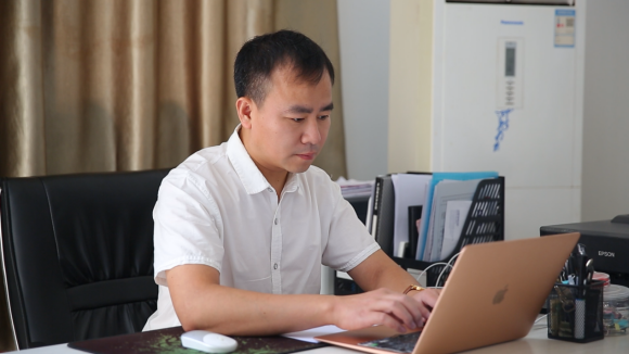 可信集团控股有限公司董事长钟建辉